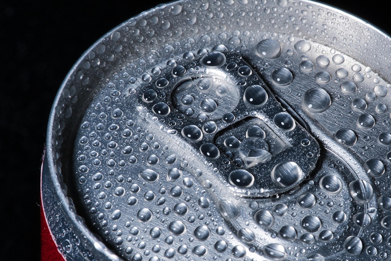 Aluminium fotokunst combineren met seizoensgebonden decor - beverages, sparkling wine, drink, wet, drip, refreshment, metal, aluminum, nature, glittering, water, drop of water, cola can Aluminium fotokunst combineren met seizoensgebonden decor - beverages, sparkling wine, drink, wet, drip, refreshment, metal, aluminum, nature, glittering, water, drop of water, cola can