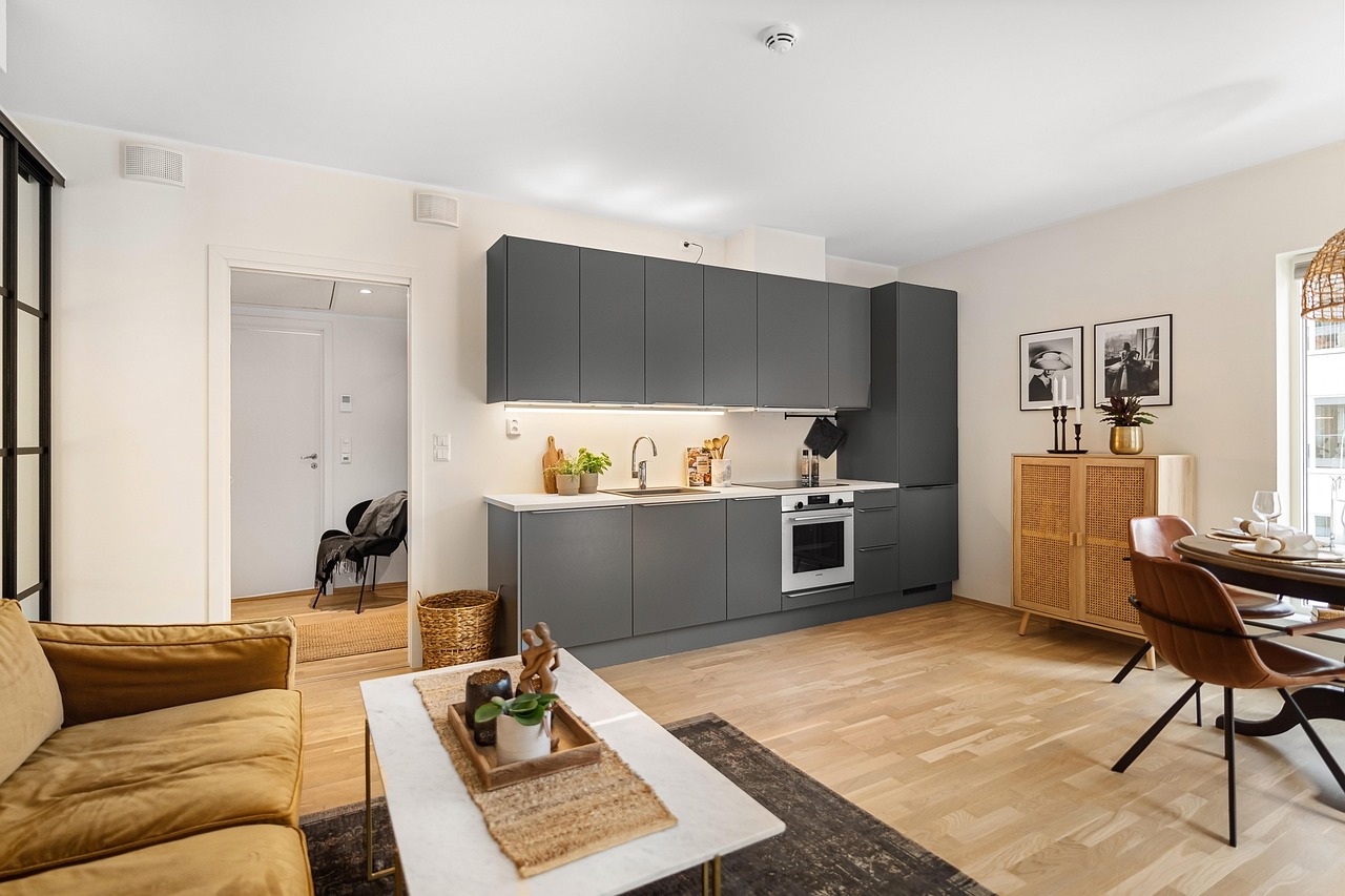 Stijlvolle eetkamer met dibond kunstwerken.