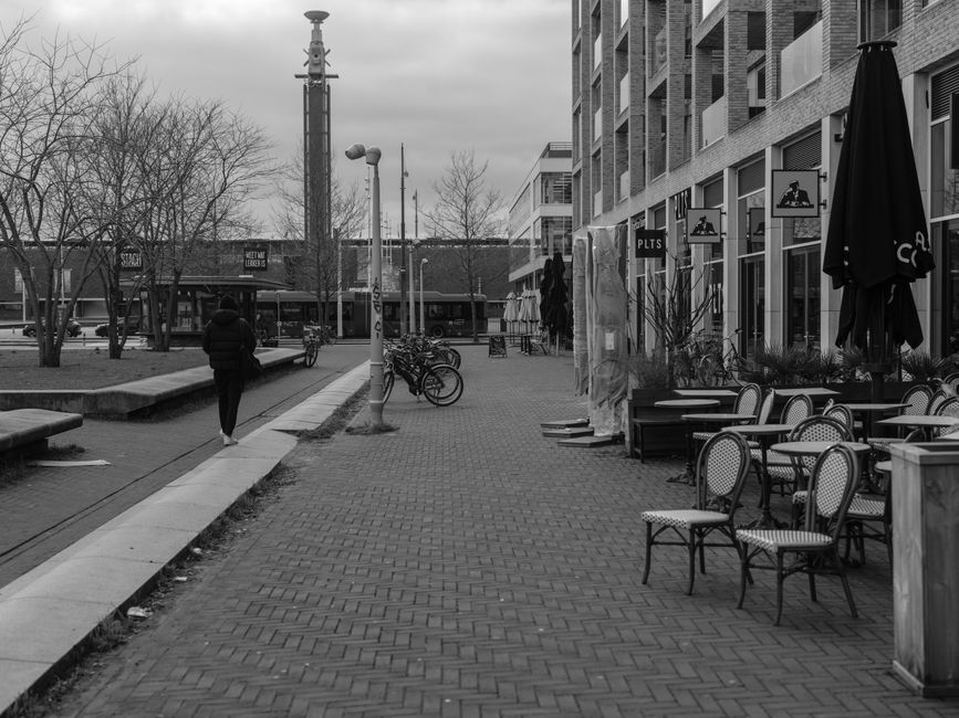 Ronde eetkamerstoel met zacht, wit bekleding. Ronde eetkamerstoel met zacht, wit bekleding.